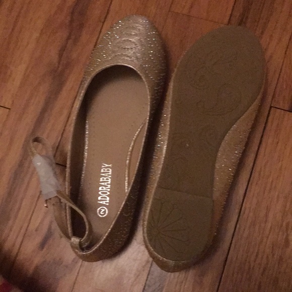 Size 2 girls gold with the rhinestones dress shoes - Picture 3 of 5